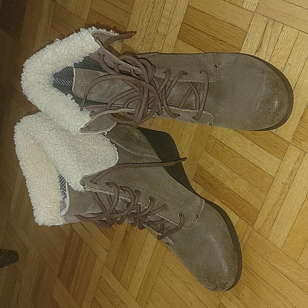 UGG Austrailia leather wedge heeled boots